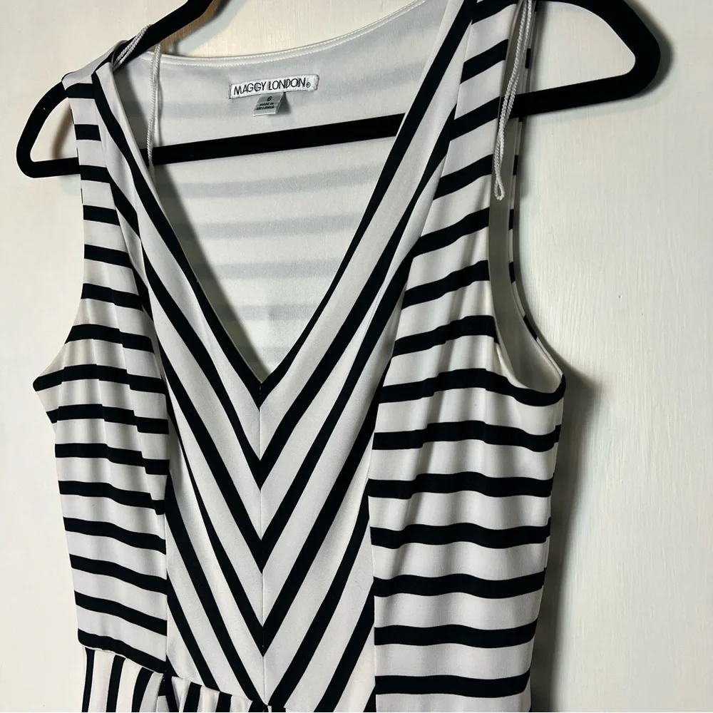 Maggy London - Women's Striped Jersey Fit & Flare Dress Black White V Neck Sz. 6 - Picture 5 of 7
